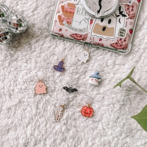 Kindle Charm, Halloween Charm, Charm, Ipad Charm, USB C Charm, Bookish Merch, Kindle Zubehör, Telefon Zubehör, USB-C Stecker