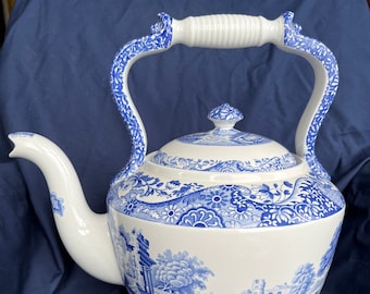 SPODE ITALIAN KETTLE Teapot 1990s. Large capacity. Blue & white, highly collectible pattern. Usable china. Classic design. Collector item.