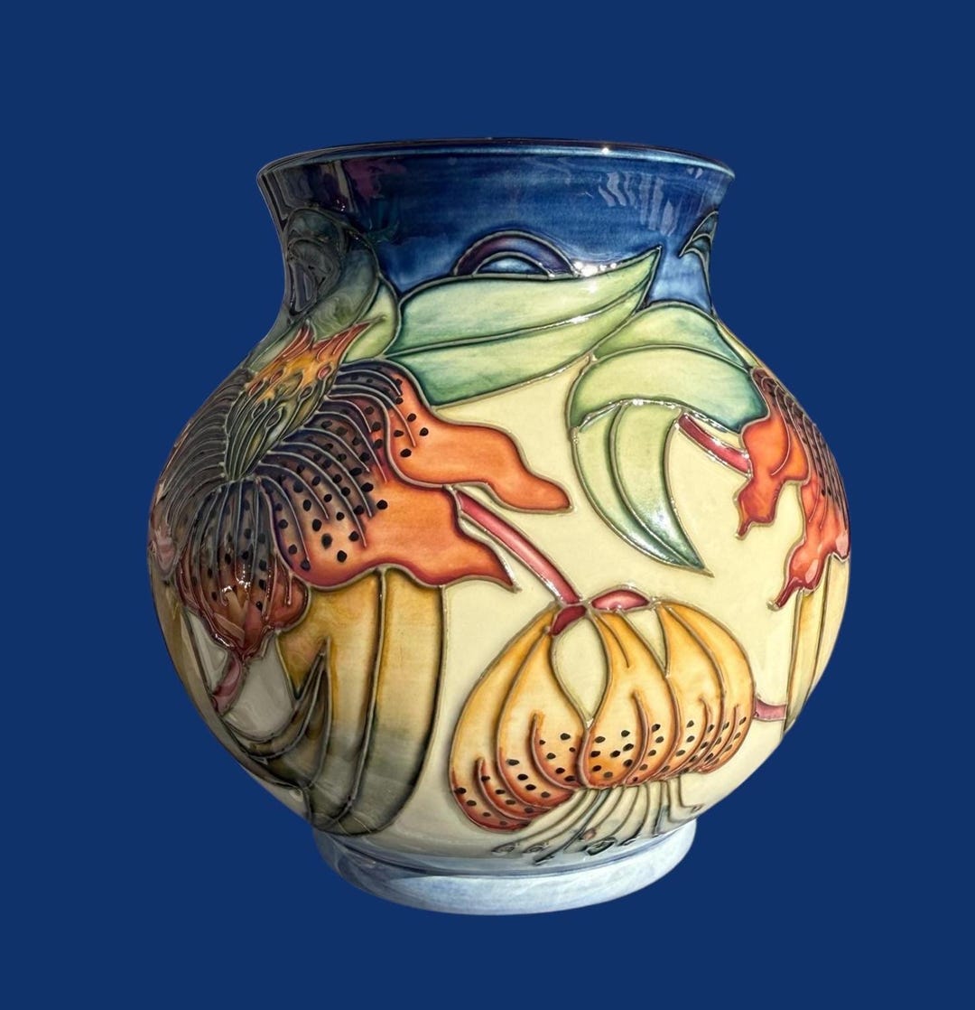 Moorcroft R MOORCROFT ANNA LILY Vase 14cm. Nicola Slaney Design. Modern Moorcroft ...