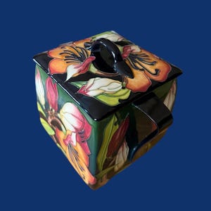MOORCROFT PENCARROW BISCUIT Jar 2005. Emma Bossons. Signed Numbered Piece. Hidden Dreams Collection. Seriously Rare and Highly Collectable.