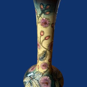 MOORCROFT FIJI VASE 20cm. Emma Bossons design. 1999 Numbered edition. Dateline Series. Modern Moorcroft. Very collectible and sought after.
