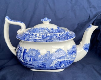 COPELAND SPODE ITALIAN Tea pot 1930s. Classical design 200 years old. Blue and white china. Very collectible and sought after. Perfect gift.