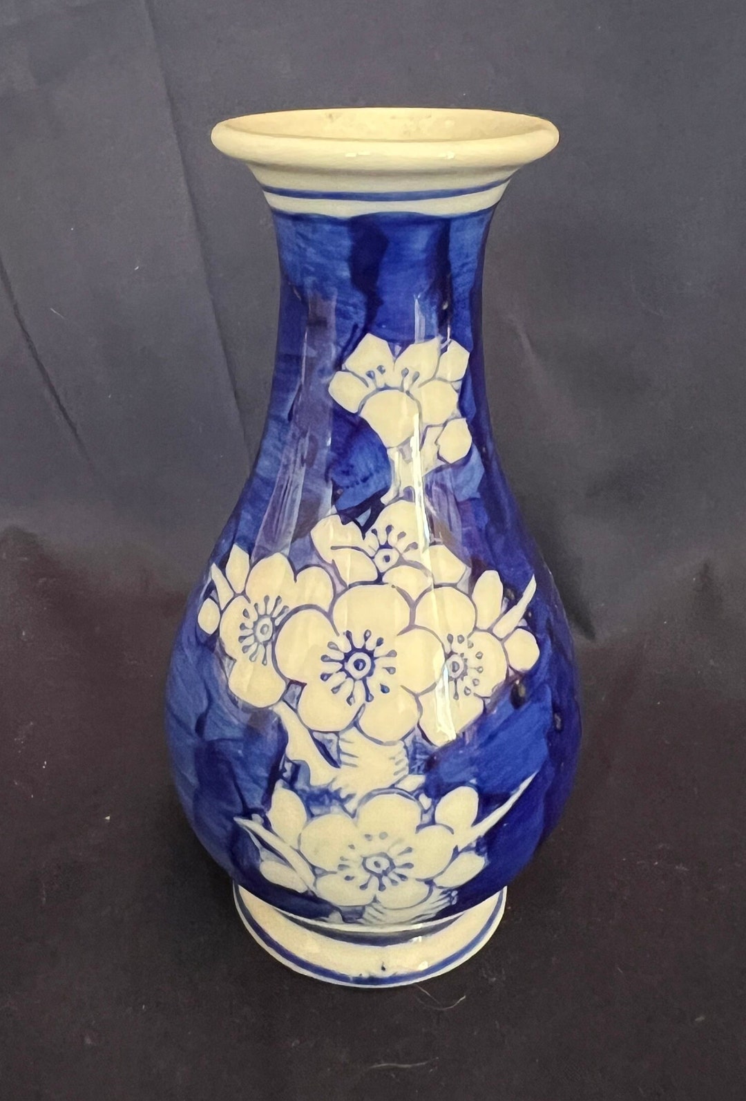 元代青白図梅花瓶 元代青白図梅花瓶 A blue and white faceted pear