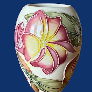 MOORCROFT FRANGIPANI VASE 13cm. Emma Bossons design. Modern Moorcroft. Collector item. Pottery Art. Rarely seen pattern. Perfect gift idea.