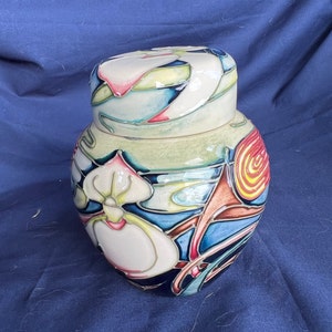 MOORCROFT ORCHID ARABESQUE Ginger Jar 2003. Emma Bossons design. Short production run. Collectible and sought after.Pottery art.Perfect gift