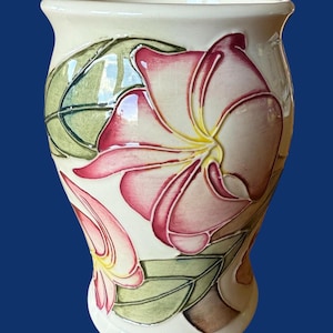MOORCROFT FRANGIPANI VASE 13.5cm. Emma Bossons design 2001. Modern Moorcroft. Rarely seen pattern. Collectors item. Perfect gift idea. Art
