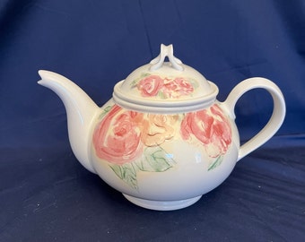 PORTMEIRION AMABEL TEAPOT. Larger size. Beautiful design by Jo Gorman in 1980s. Collectors item. Perfect Gift.Tea party for 4.Classic design