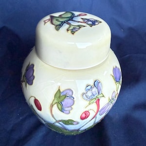 MOORCROFT HEPATICA Ginger Jar 10.5cm. Emma Bossons design 2000. Pottery Art. Modern Moorcroft. Highly collectible and very sought after.Gift