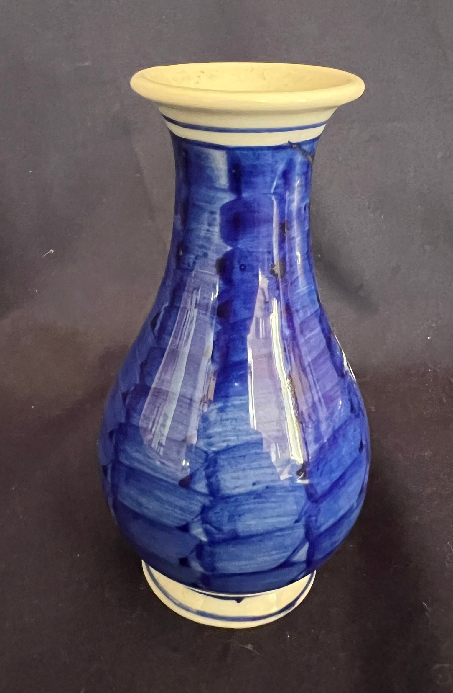 中国製の梅の花瓶。青と白のヴィンテージ中国製。コレクターズアイテム