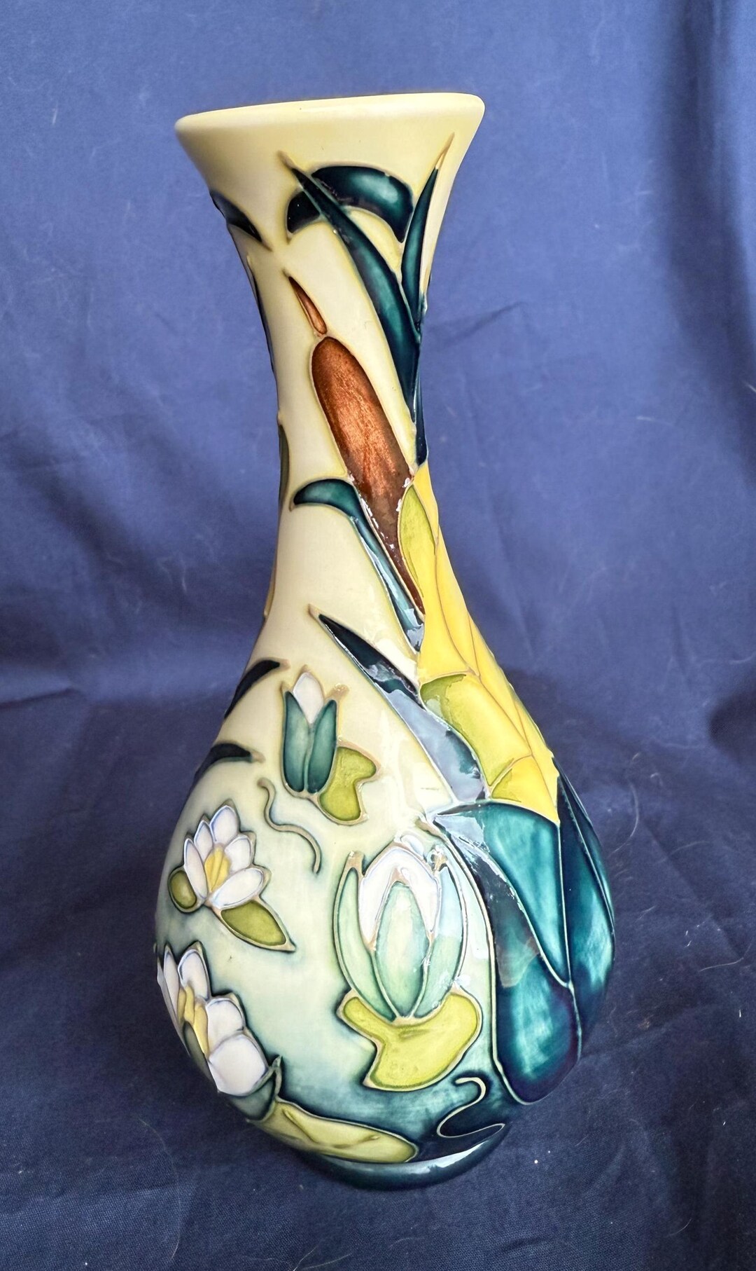 Moorcroft R MOORCROFT LAMIA VASE 17cm. Rachel Bishop Design. Classic Moorcroft ...