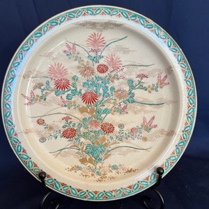 JAPANESE FLORAL PLATE. Traditional Japanese design. Antique collectors plate. Perfect gift. Rare find. 18.5cm diameter.