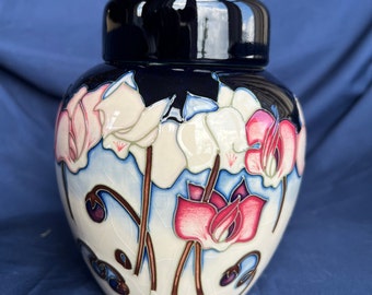 MOORCROFT WILD CYCLAMEN Ginger Jar 16cm. Emma Bossons design 2001. Modern Moorcroft. Pottery art. Fine art ceramics. Collector item. Gift.