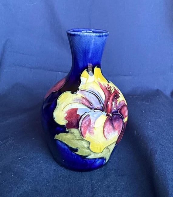 英国ムーアクロフトビンテージ花柄 陶器製 花瓶 英国ムーアクロフトビンテージ花柄 陶器製 花瓶 【公式通販】