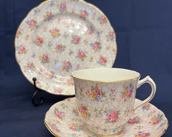 HAMMERSLEY CHINTZ 2348. Tea trio - cup, saucer, plate. Floral crackle design. Very rare. Tea for one in style. Quintessentially English.Gift