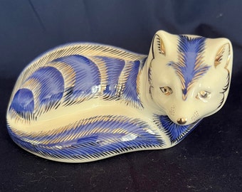 ROYAL CROWN DERBY Platinum Arctic Fox figurine. Fine Bone China. Highly collectible china. Perfect gift for yourself or a collector.