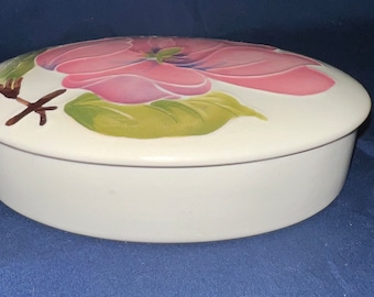 MOORCROFT MAGNOLIA Covered Dish. Modern Moorcroft. Beautiful design. Highly collectible and very sought after. Perfect gift.Collector item.