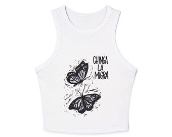 Chinga La Migra racer tanktop met vlinderprint | politiek statement, zwart-wit