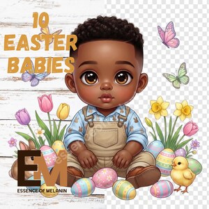 Puede incluir: Una taza de cerámica blanca con un asa negra y el texto "But First, Coffee" en negro y negrita. La taza está sobre una superficie blanca. La taza mide aproximadamente 10 cm de alto.