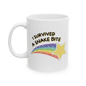 Ich überlebte einen Schlangenbiss Becher, Outdoor Geschenk, Jagd Geschenk, Camping Geschenk, Wandergeschenk, Wanderer Geschenk, Tierpfleger Geschenk, Dschungel Überleben, Jäger Geschenk
