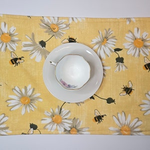 Reversible Bumblebee & Daisy Print Fabric Placemat: Handmade dinner table decor