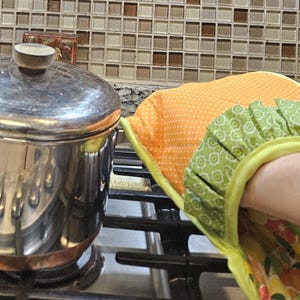 Handmade Citrus Print Quilted Pocket Pot Holder: Double Insulated