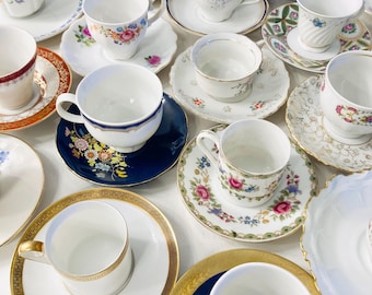 Tazzine da caffè vintage spaiate, tazzine e piattini eclettici, regalo per invitati a matrimoni/feste in giardino