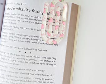 Marcapáginas acrílico con forma de fresa / Marcador bíblico rosa estilo clip