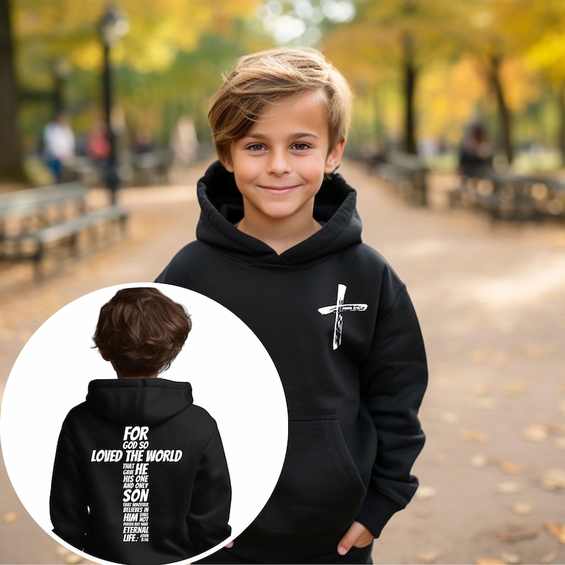 Sudadera cristiana infantil Juan 3:16 - Versículo bíblico "Porque de tal manera amó Dios" en la espalda Black Hoodie