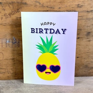 Adorável cartão de aniversário de abacaxi Kawaii - Download instantâneo para adultos e crianças - A4 e carta dos EUA