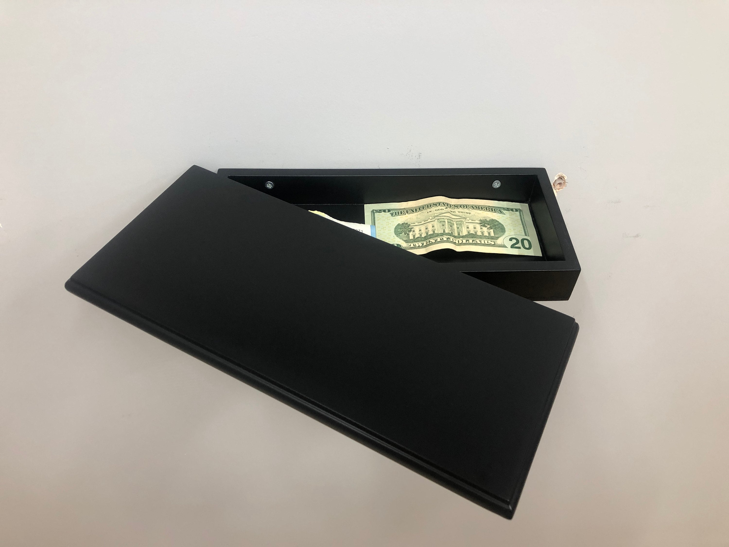 Armoire à Pistolet Dissimulée Drapeau TX – RFID, Serrure Cachée, Murale, Bois érable – NEUF