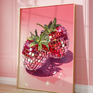 Disco Erdbeere Wandkunst, Funky ästhetischer Druck, Retro rosa Dekor, Y2K Party Vibes, Maximalist Home Art, cooles Geschenk für Musikliebhaber