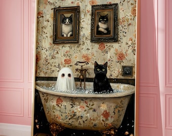 Puede incluir: Un fantasma blanco y un gato negro están tomando un baño en una bañera vintage con diseños florales. La bañera está en un baño con papel tapiz floral y fotos enmarcadas de gatos.