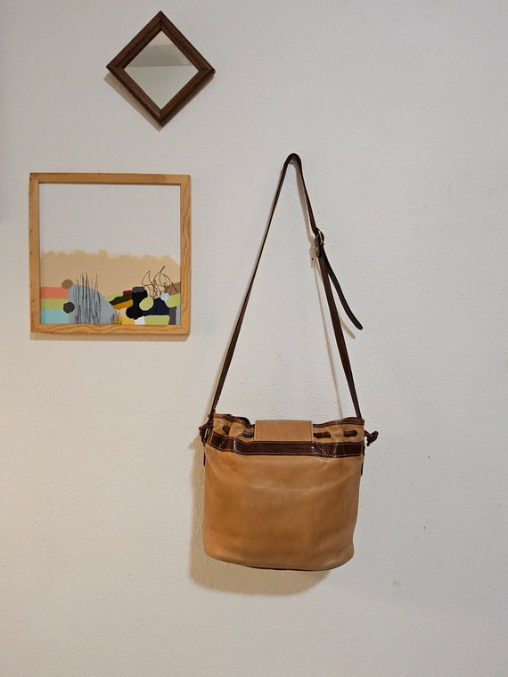 Vintage tan leather bucket bag - Ettiene Aigner l… - image 4
