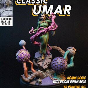 Puede incluir: Miniatura a escala 40 mm de una figura femenina con un vestido verde, con una base única de 50 mm. La figura sostiene un objeto morado y arremolinado. La base presenta calaveras y otros elementos decorativos. El texto de la imagen dice "CLASSIC UMAR".