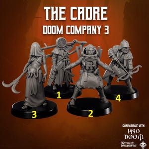 Może przedstawiać: Obraz promocyjny dla "The Cadre Doom Company 3" przedstawiający cztery szczegółowe miniaturowe figurki. Każda figurka, oznaczona numerami od 1 do 4, stoi na czarnej podstawie. Figurki są w odcieniach szarości i beżu, z bronią i zbroją. U góry znajduje się tekst "THE CADRE DOOM COMPANY 3".