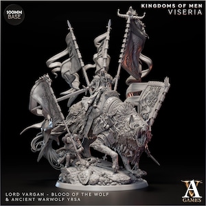 Può includere: Una miniatura in resina grigia di Lord Vargan che cavalca l'antico lupo da guerra Yrsa, con una base da 100mm. La figura impugna una spada ed è circondata da quattro grandi stendardi dettagliati. Il lupo ringhia e un soldato è al suo fianco.