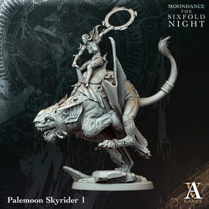 Peut inclure: Miniature grise détaillée d'un guerrier chevauchant une créature ailée avec une longue queue. La figurine est étiquetée "Palemoon Skyrider 1" et présente le texte "Moondance The Sixfold Night."