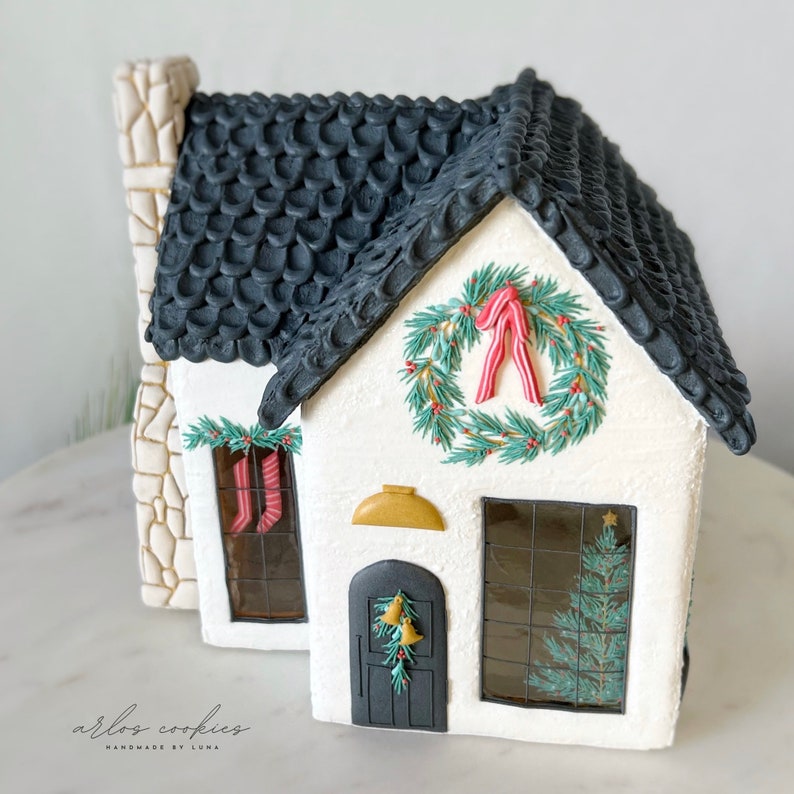 Gingerbread House decorated by Arlos Cookies