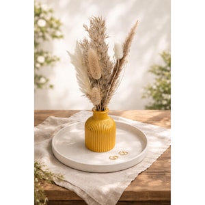 Trockenblumen in goldener Vase | Tischdeko Gold | goldene Vase | beige Blumen