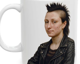 Taza de Mona Lisa punk y la joven con perla, parodia de arte alternativo, taza de café vanguardista para amantes del arte y la contracultura (325 ml, 430 ml)