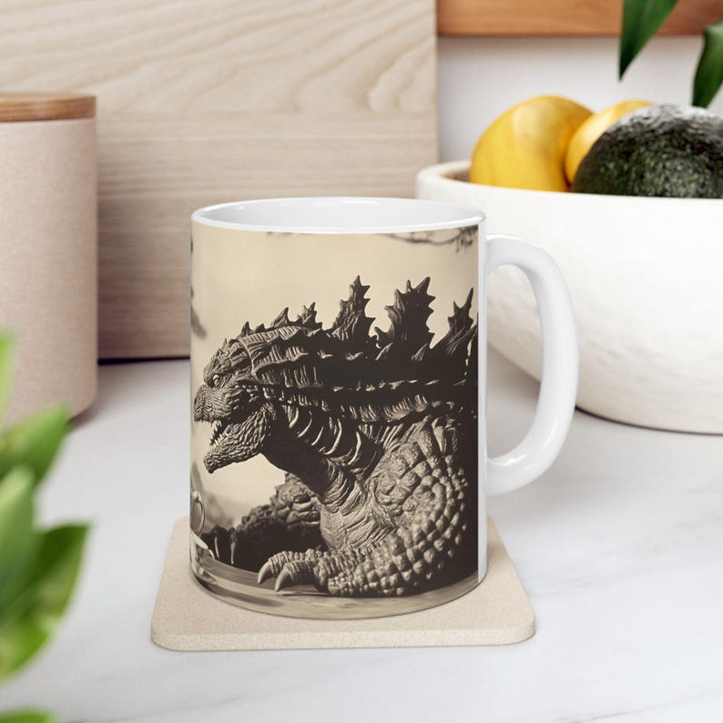 Kaiju Tea Party Showdown, tazza da caffè Epic Geisha incontra Godzilla immagine 3