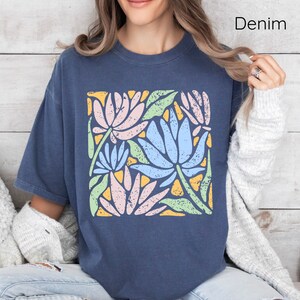 Wildflower Comfort Colors Shirt, Groovy Colorful Daisy Retro Floral Trendy Graphic tee cute spring flower tshirt Boho botanical gift for her