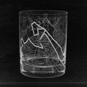 Halve marathon Praag: 21 km routekaart Whiskyglazen | 5 mei 2024 | Aangepaste tekst