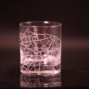 Plan de la ville d'Édimbourg Rocks Glass | Verre à whisky gravé | Verres à scotch gravés | par FineBruh
