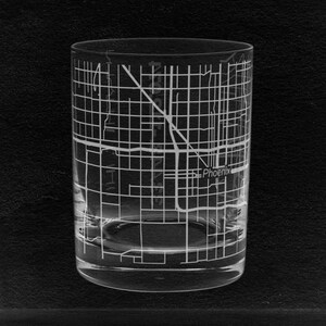 Phoenix [AR] kaart rotsen glas | Gegraveerd whiskyglas | Geëtste Schotse bril | door FineBruh
