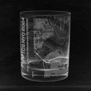Mapa da rota da maratona da cidade de Nova York da TCS Copos de uísque | Texto personalizado | 3 de novembro de 2024 | BruhBon | Presente de atividade para corredor
