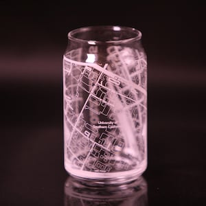 南カリフォルニア大学キャンパスマップ 缶型カップ | ビールタンブラーグラス | カクテルグラス | 卒業記念品 | 卒業生用グラス