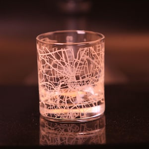 Providence, Rhode Island | Plan de la ville Rocks Glass | Verre à whisky gravé | Verres à scotch gravés | par FineBruh