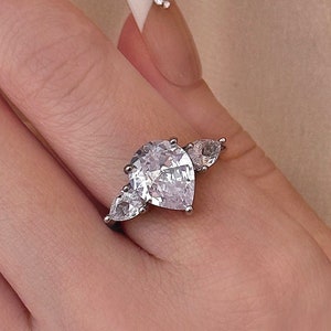 Three Stone 2.6ct. 10*9mm Teardrop Pear Shaped CZ Cubic Zirconia Diamond Wedding Engagement Ring, Silver Color