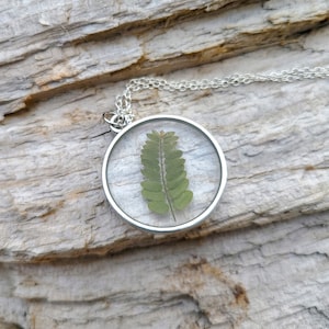 Leaf Pendant Necklace